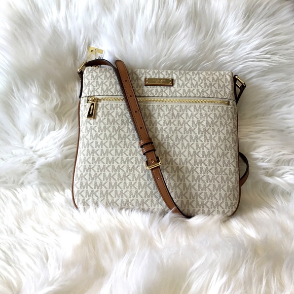 NWT Michael Kors the Bedford flat crossbody bag - Picture 5 of 7